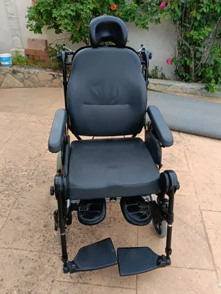 Silla de ruedas articulada