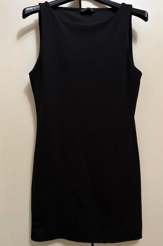 Vestido negro sin mangas