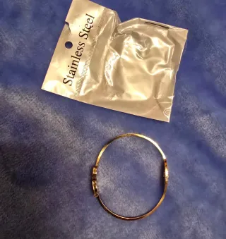 Pulsera de acero dorada con ositos