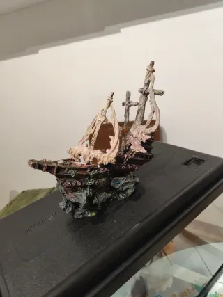 Barco decorativo para acuario