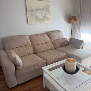 Sofá beige 3 plazas con chaiselongue