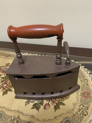 Plancha antigua de carbón hierro