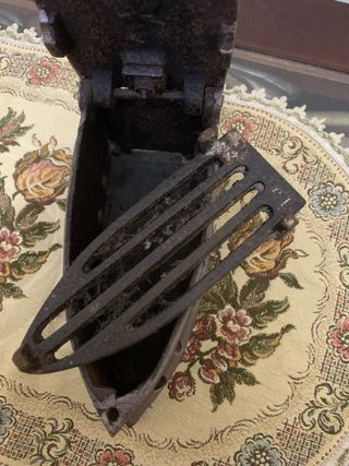 Plancha antigua de carbón hierro