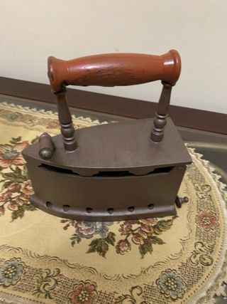 Plancha antigua de carbón hierro