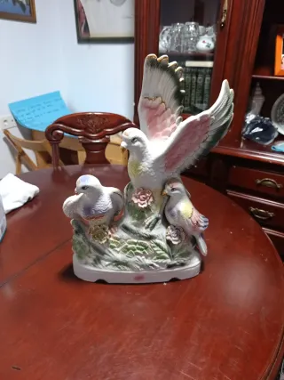 Figura de porcelana de pájaros