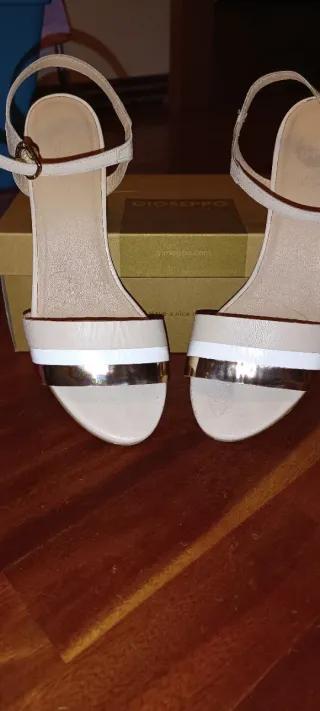 Sandalias Gioseppo. Beige,blanco y Dorado.Talla 38