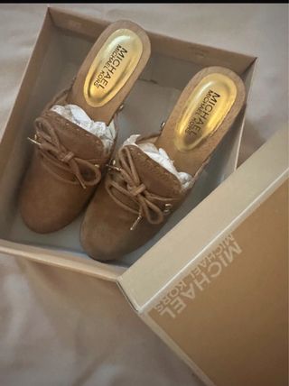 Zuecos Michael Kors Marrones