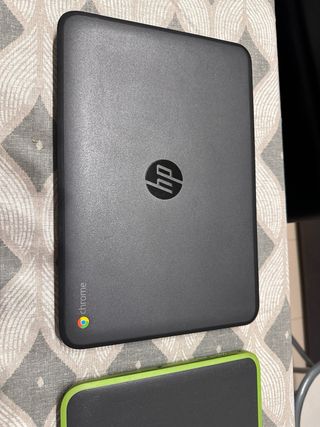 3 Portatil chromebook. 2 Hp y una Acer.