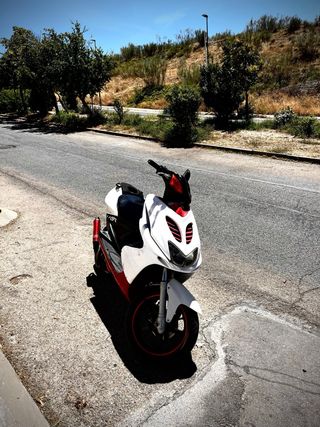 Yamaha Aerox 50cc Roja y Blanca