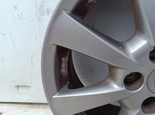 5202563 r17 llanta toyota avensis cross sport