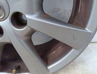 5202563 r17 llanta toyota avensis cross sport