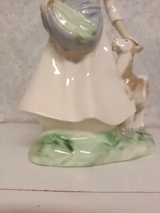 Niña con cabra porcelana NAO (Lladró)