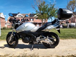 Suzuki GSR 600 Naked Gris/Plata