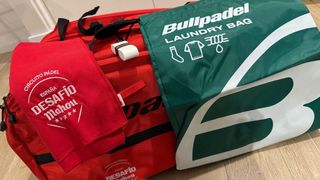 Paletero Bullpadel XPLO Rojo Edición Mahou