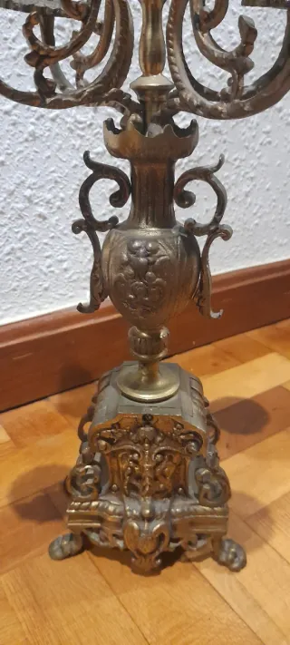 Candelabros de laton antiguos, grabados