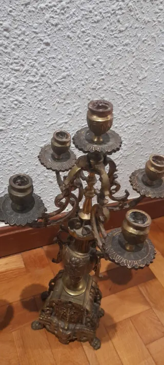 Candelabros de laton antiguos, grabados