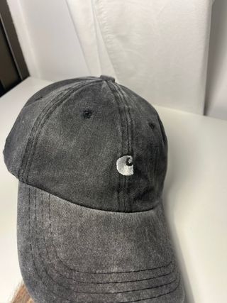 Gorra negra efecto desgastado