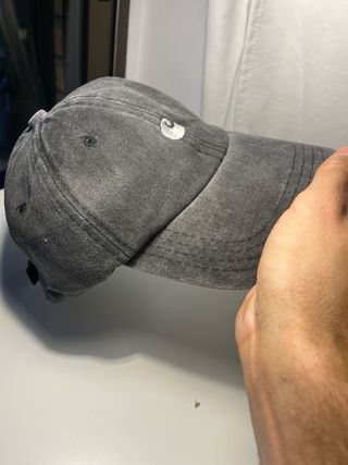 Gorra negra efecto desgastado