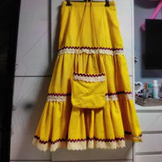 Falda flamenca amarilla con bolso