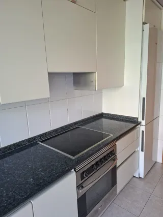 Cocina completa beige y gris