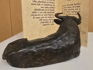 Figura Toro Bronce. Manuel Pareja Obregón 1984.