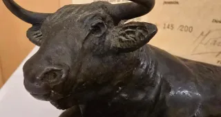 Figura Toro Bronce. Manuel Pareja Obregón 1984.