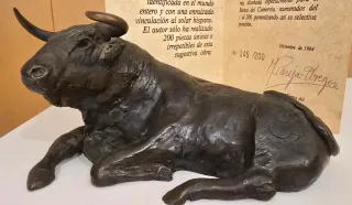 Figura Toro Bronce. Manuel Pareja Obregón 1984.