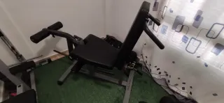Máquina Gimnasio Piernas Cuádriceps Femorales