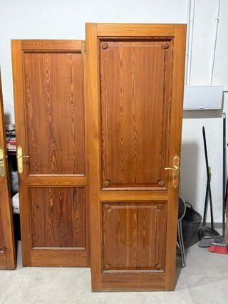 Puerta de madera maciza