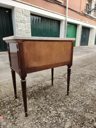 Mesita antigua mármol y madera