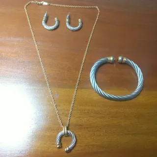 Conjunto collar, pendientes y pulsera