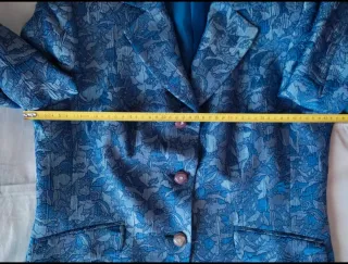 Traje azul estampado