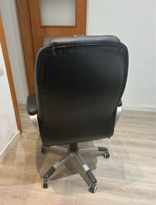 Silla de oficina piel negra
