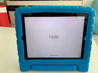 iPad 4 Wi-Fi 16 GB + Funda Negra