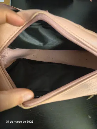 Bolso bandolera rosa acolchado