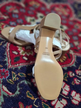 Sandali E'Amour beige e bianche