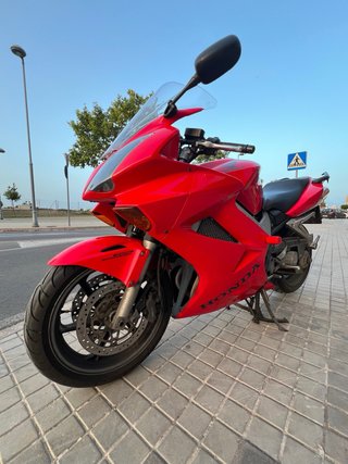 Honda VFR 800 VTEC Roja