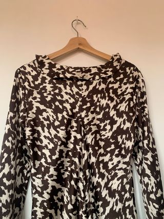 Vestido Zara Estampado Satén con Volantes