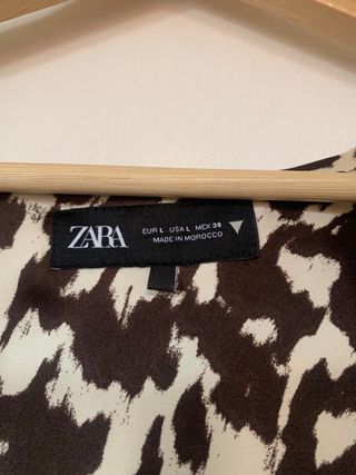 Vestido Zara Estampado Satén con Volantes
