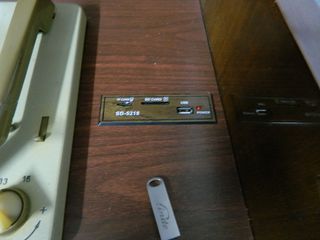 Radio Antigua Ducretet Marrón y Beige