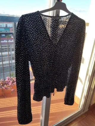 Camisa Stradivarius lunares