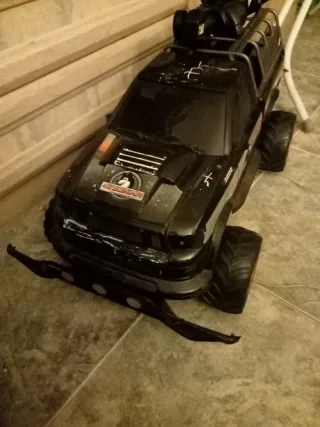 Coche RC todoterreno negro