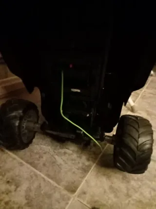 Coche RC todoterreno negro