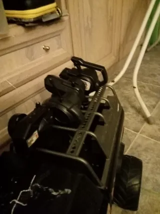 Coche RC todoterreno negro