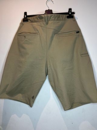 Pantalón corto Volcom estilo skate surf casual