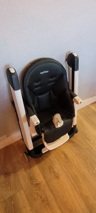 Trona Peg Perego color negro