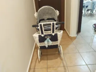 Carrito de muñecas clásico