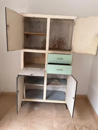 Armario vintage madera y metal