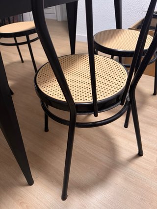 Mesa comedor estilo madera con 4 sillas