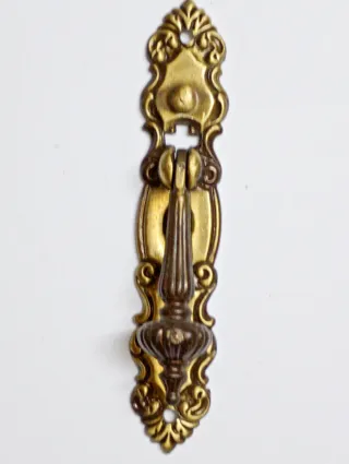 Tirador de mueble antiguo latón